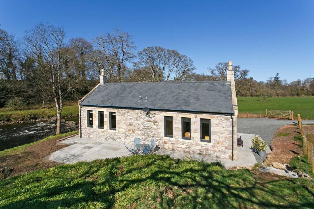 Holiday home Laundry Cottage, River Doon Fishing *